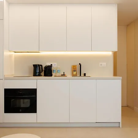 Marbella Banus Suites - Banus - Medina Garden - Brand New 1Br - 2Ba - Bright & Modern - Pool - Steps From Puerto Banus Marina - Walk To El Corte Ing Luxury Shopping Mall Apartmán *