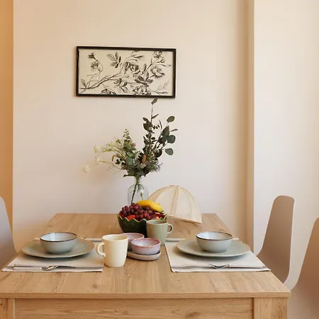Marbella Banus Suites - Banus - Medina Garden - Brand New 1Br - 2Ba - Bright & Modern - Pool - Steps From Puerto Banus Marina - Walk To El Corte Ing Luxury Shopping Mall Apartmán