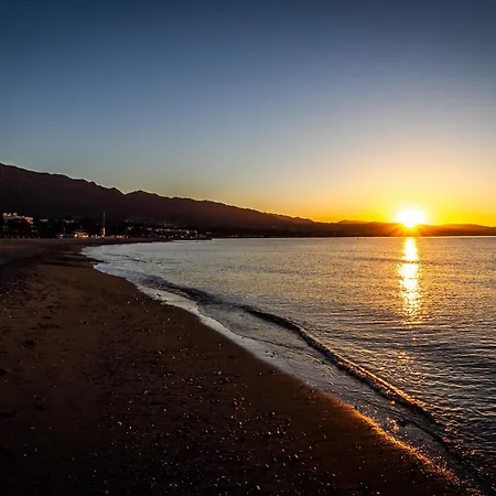 Marbella Banus Suites - Banus - Medina Garden - Brand New 1Br - 2Ba - Bright & Modern - Pool - Steps From Puerto Banus Marina - Walk To El Corte Ing Luxury Shopping Mall