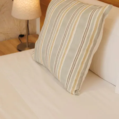 Marbella Banus Suites - Banus - Medina Garden - Brand New 1Br - 2Ba - Bright & Modern - Pool - Steps From Puerto Banus Marina - Walk To El Corte Ing Luxury Shopping Mall